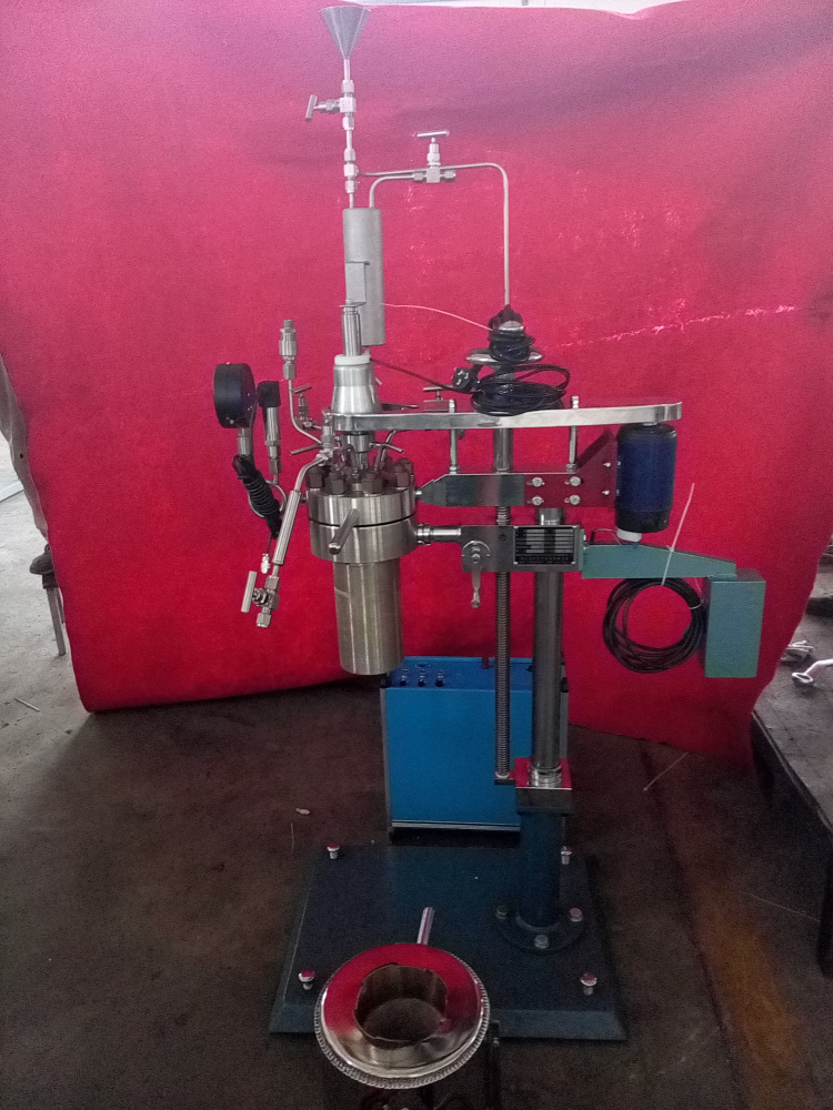 KCFD系列--帶在線加料、在線取樣-螺栓連接側(cè)面照片