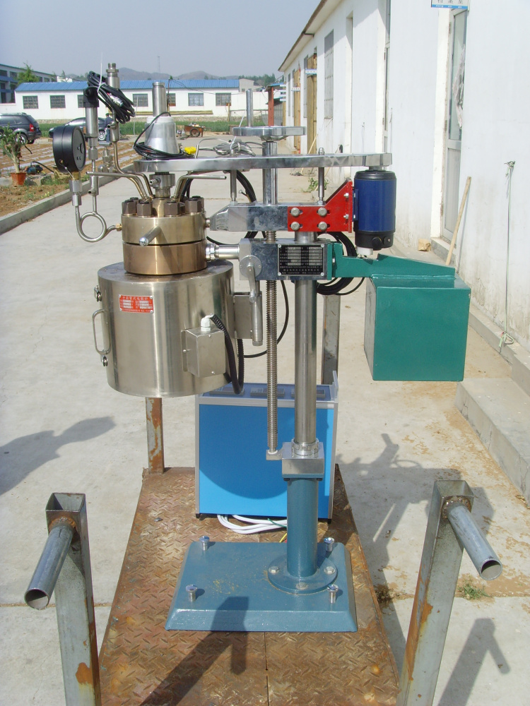 KCFD系列--釜體下料翻轉(zhuǎn)出料、帶開(kāi)啟式電加熱爐2