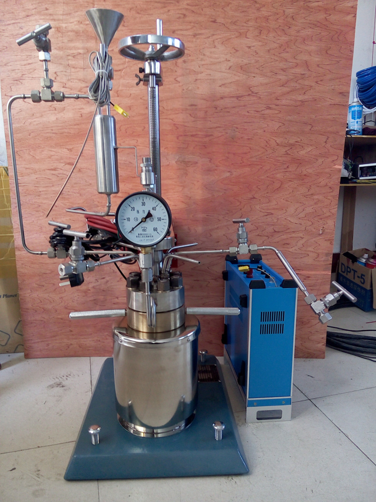 KCF系列-釜蓋升降，帶在線加料、在線取樣